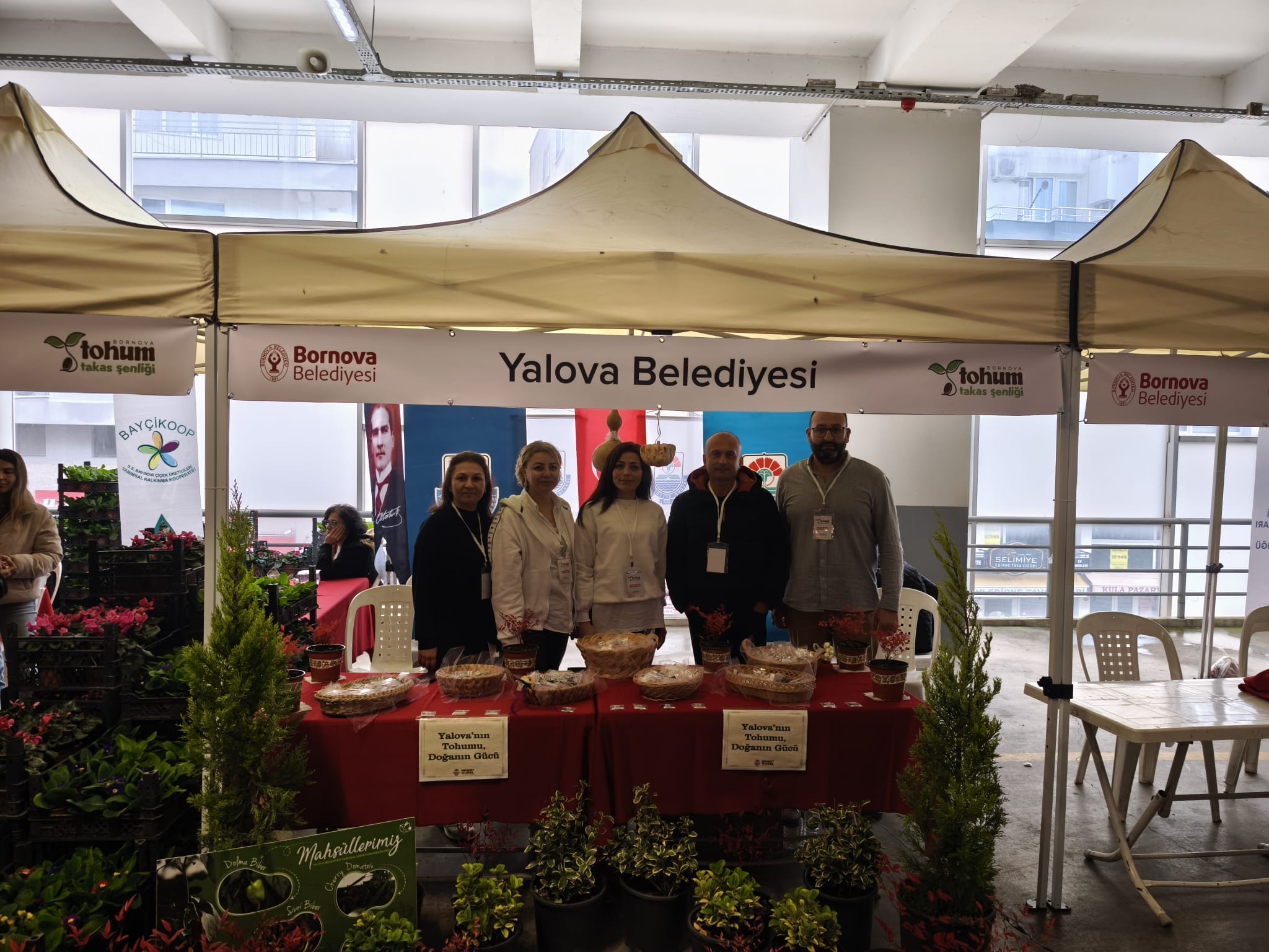 YEREL TOHUMLAR BORNOVA’DA BİNLERCE VATANDAŞLA BULUŞTU 6 YEREL TOHUMLAR BORNOVA’DA BİNLERCE VATANDAŞLA BULUŞTU