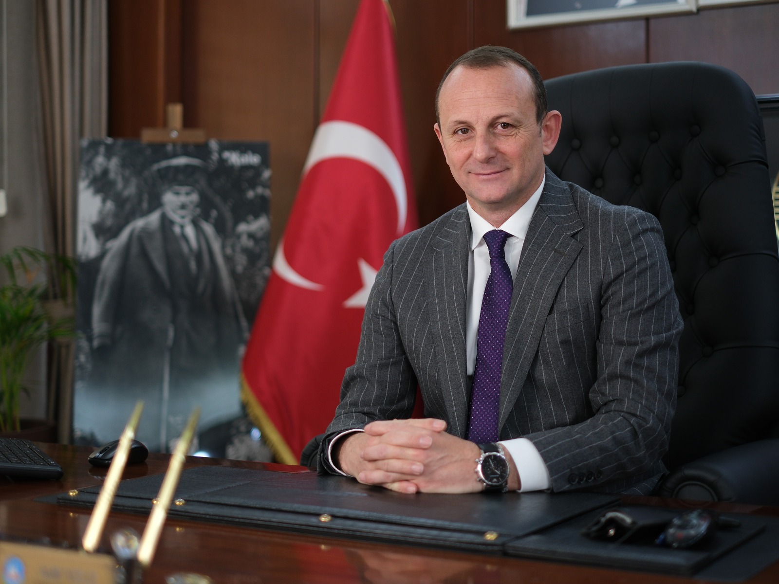 ÇİFTLİKKÖY’DE BAYRAKTEPE’DE DEV TÜRK BAYRAĞINA ÖZEL AYDINLATMA