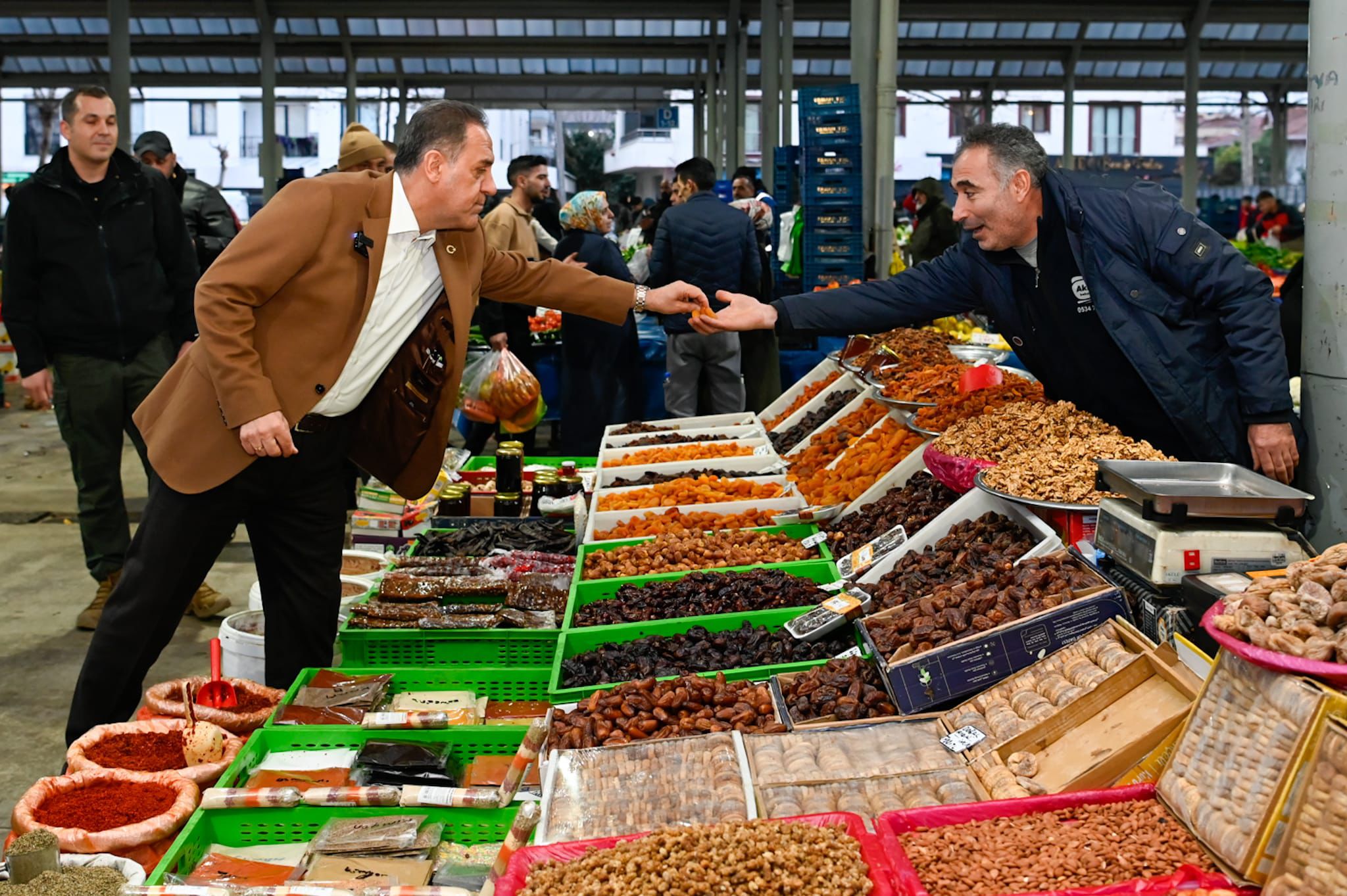Yalova Valisi Dr. Ahmet Hamdi Usta’dan Kapalı Pazar Yeri Ziyareti
