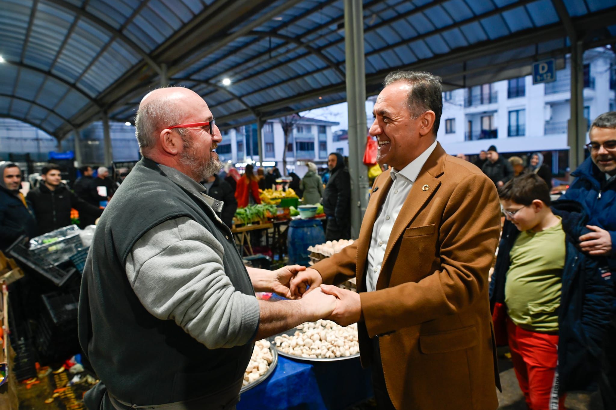 Yalova Valisi Dr. Ahmet Hamdi Usta’dan Kapalı Pazar Yeri Ziyareti