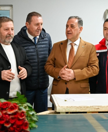 Vali Dr. Ahmet Hamdi Usta’dan Çiçek Mezatına Ziyaret: “Üreticimizin Alın Teri Kazanca Dönüşüyor”