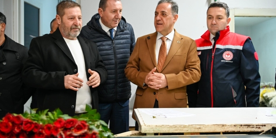Vali Dr. Ahmet Hamdi Usta’dan Çiçek Mezatına Ziyaret: “Üreticimizin Alın Teri Kazanca Dönüşüyor”
