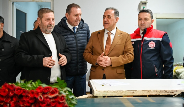 Vali Dr. Ahmet Hamdi Usta’dan Çiçek Mezatına Ziyaret: “Üreticimizin Alın Teri Kazanca Dönüşüyor”