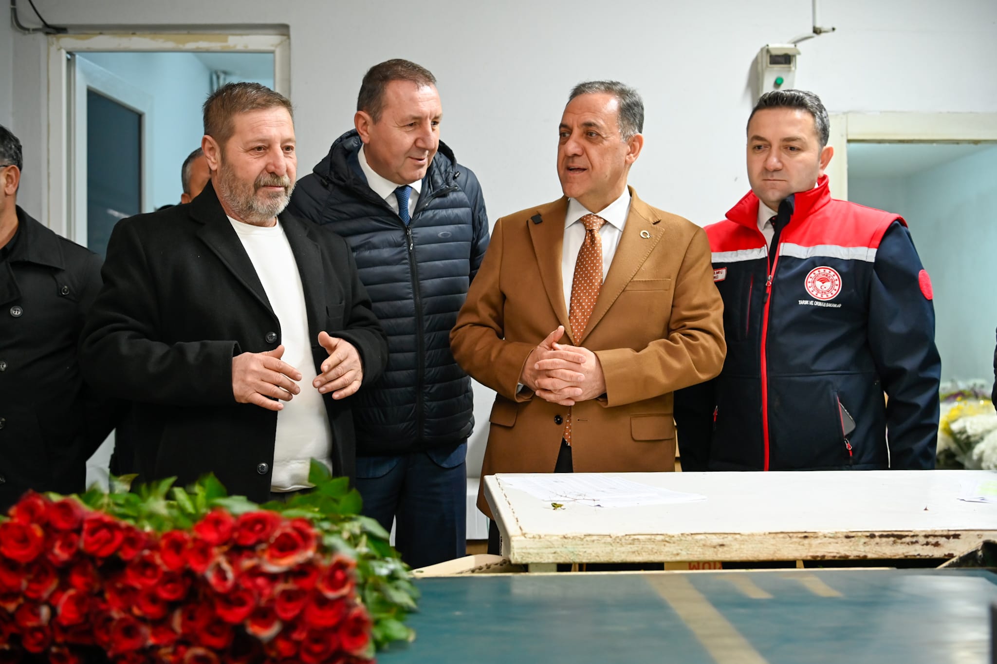 Vali Dr. Ahmet Hamdi Usta’dan Çiçek Mezatına Ziyaret: “Üreticimizin Alın Teri Kazanca Dönüşüyor”