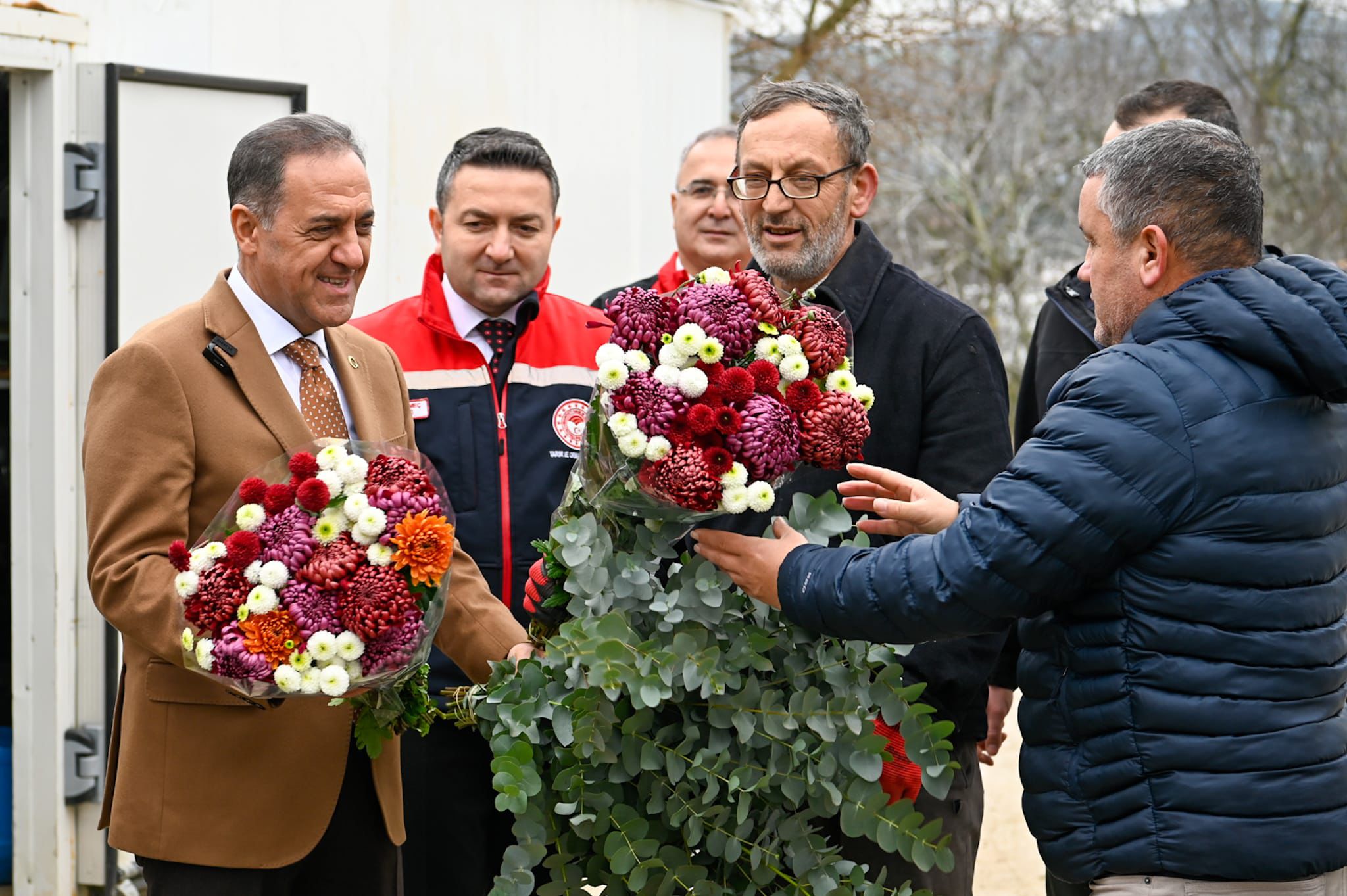 Vali Dr. Ahmet Hamdi Usta’dan Koru’da Kesme Çiçek Üreticilerine Ziyaret