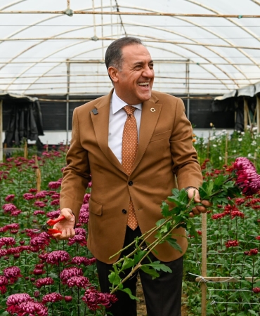 Vali Dr. Ahmet Hamdi Usta’dan Koru’da Kesme Çiçek Üreticilerine Ziyaret