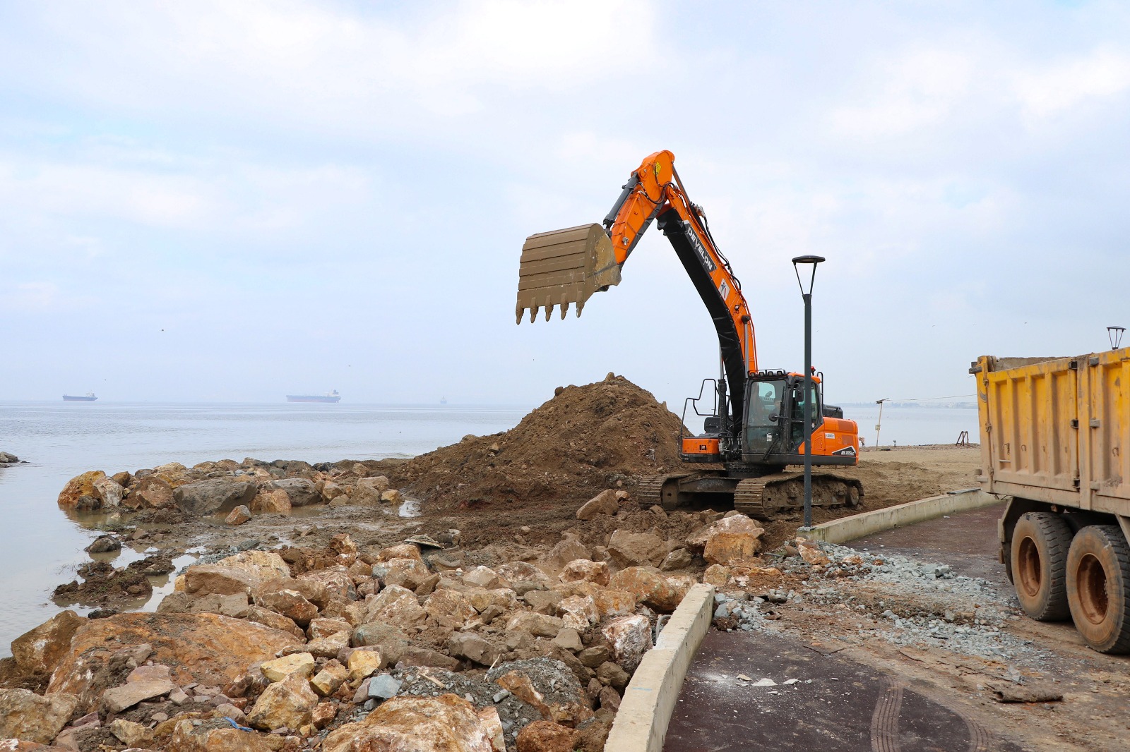 GACIK DEREAĞZINDA GÜÇLENDİRME ÇALIŞMASI BAŞLADI