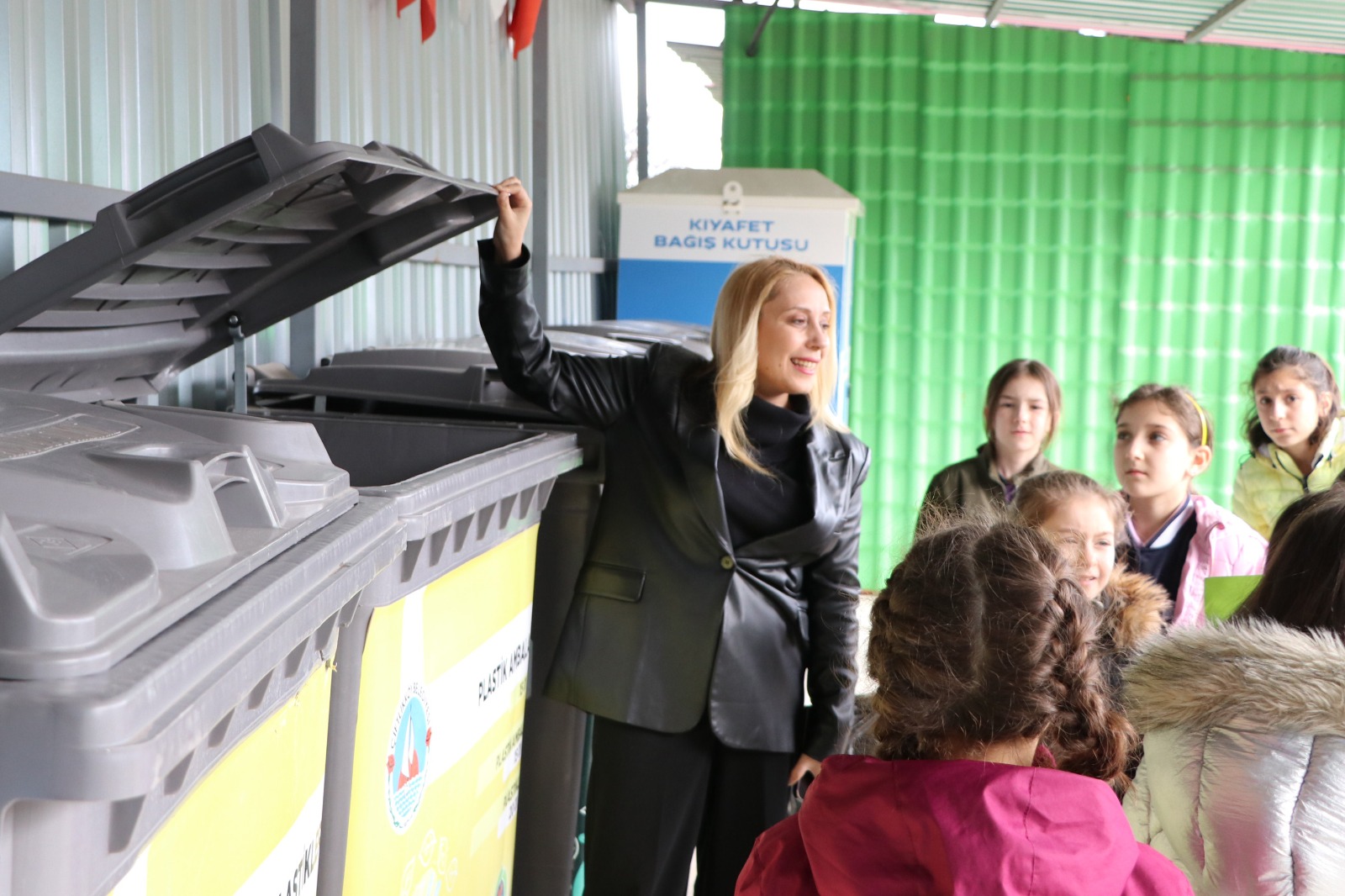 ÇİFTLİKKÖY’DE ÖĞRENCİLER GERİ DÖNÜŞÜMÜ YERİNDE ÖĞRENDİ