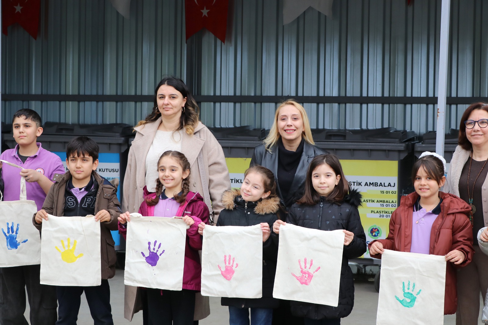 ÇİFTLİKKÖY’DE ÖĞRENCİLER GERİ DÖNÜŞÜMÜ YERİNDE ÖĞRENDİ