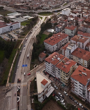 YALOVA’NIN GİRİŞİNDE TRAFİĞİ RAHATLATAN ÇALIŞMA TAMAMLANDI