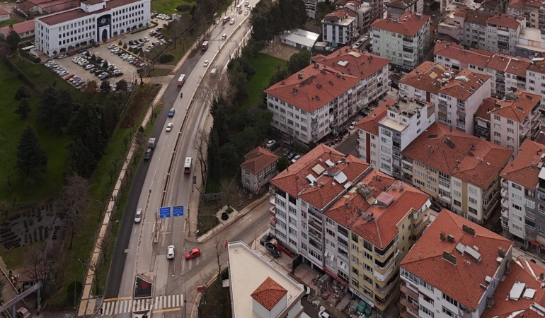 YALOVA’NIN GİRİŞİNDE TRAFİĞİ RAHATLATAN ÇALIŞMA TAMAMLANDI