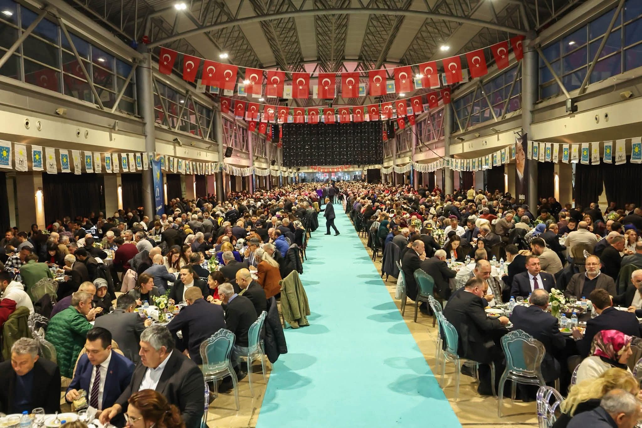 Yalova İYİ Parti Bursa İftarında Birlik Mesajı Verdi 5 Yalova İYİ Parti Bursa İftarında Birlik Mesajı Verdi