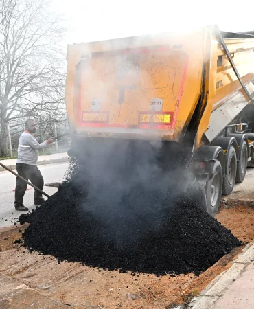 YALOVA BELEDİYESİ’NDEN YOL VE KALDIRIM ÇALIŞMASI