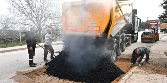 YALOVA BELEDİYESİ’NDEN YOL VE KALDIRIM ÇALIŞMASI