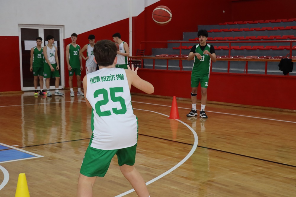 GELECEĞİN BASKETBOLCULARI YALOVA BELEDİYESPOR İLE YETİŞİYOR