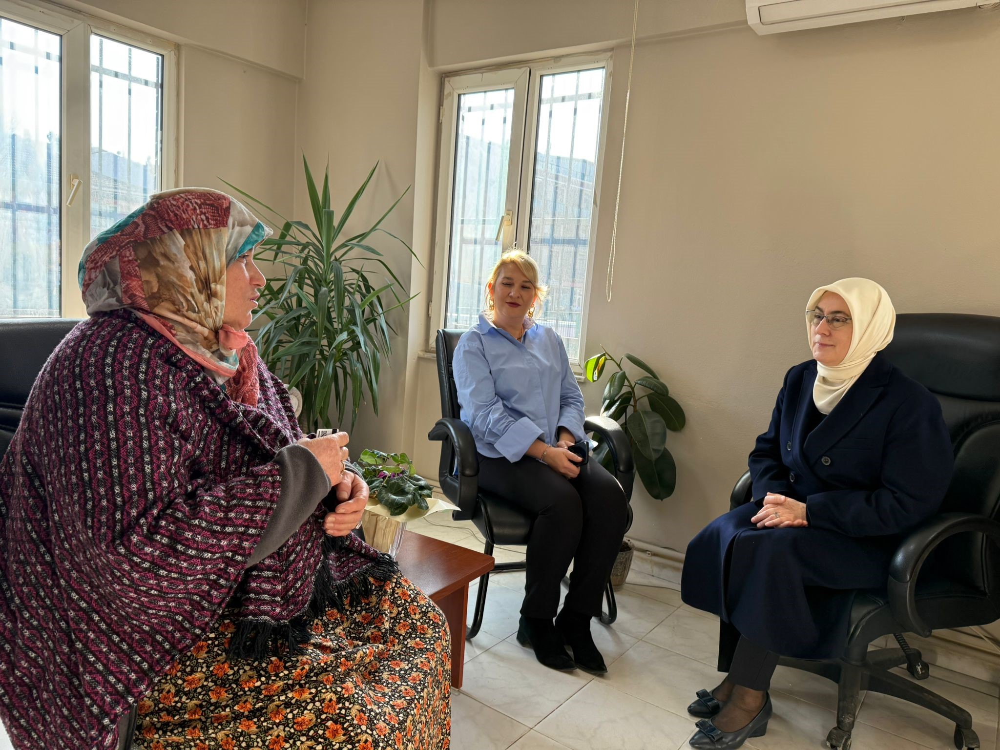 Yalova AK Parti Milletvekili Meliha Akyol’dan Ramazan’da Yoğun Ziyaret Trafiği 8 Yalova AK Parti Milletvekili Meliha Akyol’dan Ramazan’da Yoğun Ziyaret Trafiği