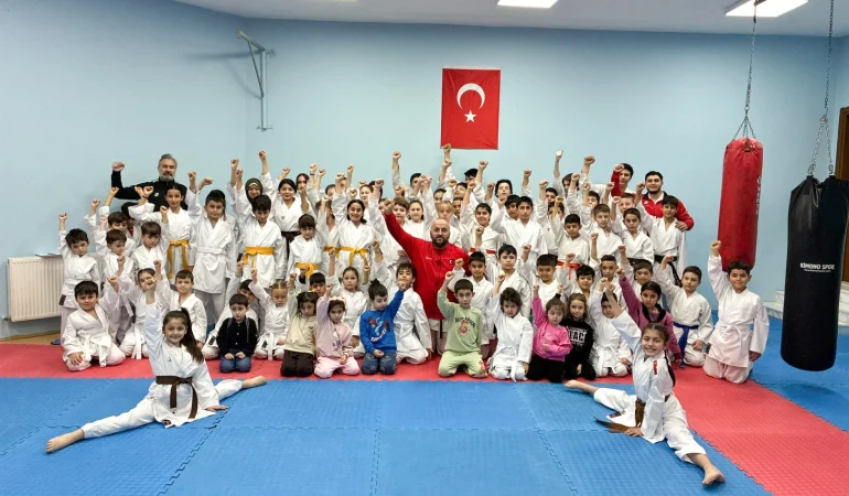 ÇİFTLİKKÖY KARATECİLERİ KUŞAK SINAVI HEYECANI YAŞADI