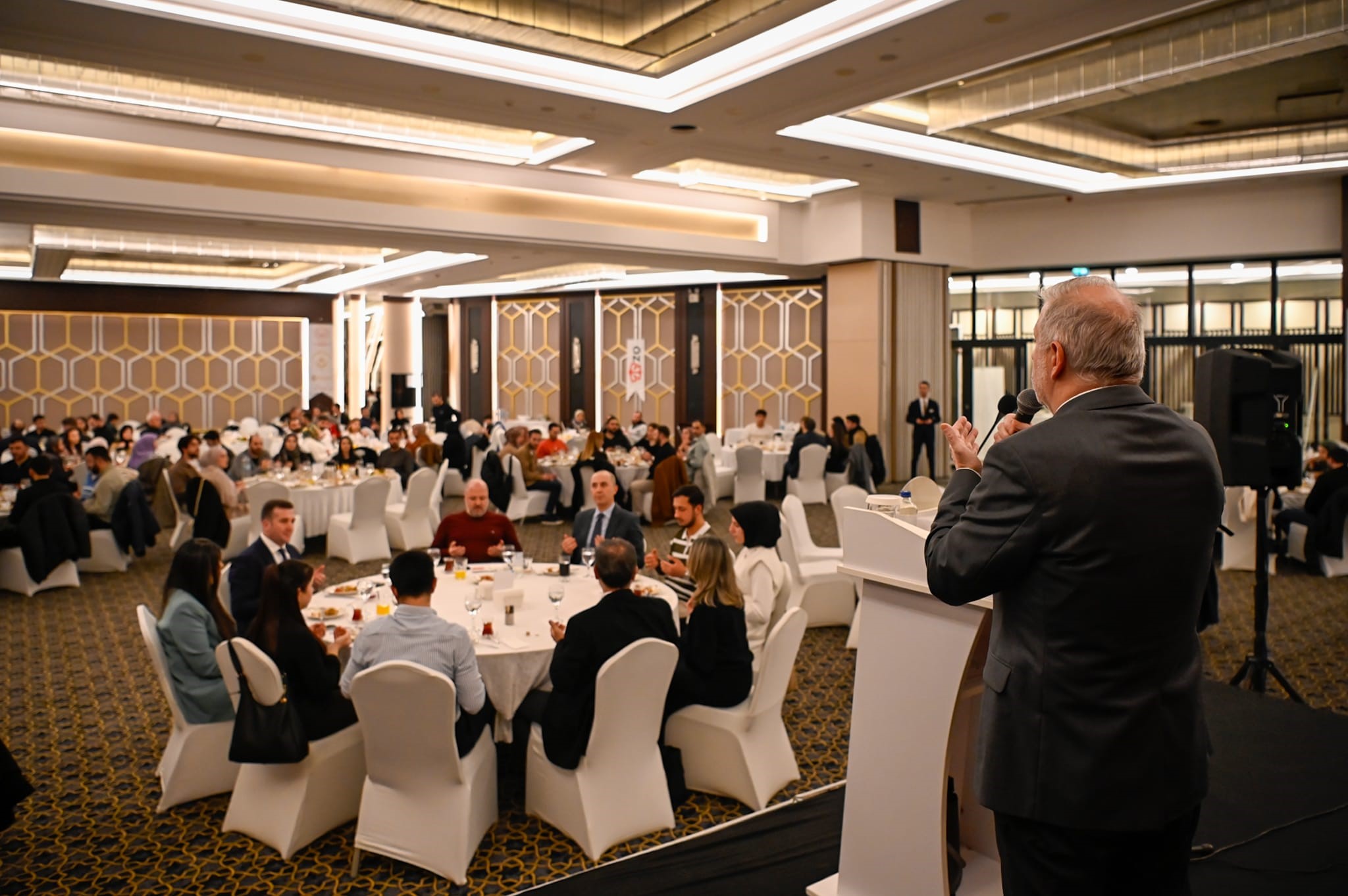 Aile Buluşmaları İftar Programı Yalova’da Gerçekleştirildi 8 Aile Buluşmaları İftar Programı Yalova’da Gerçekleştirildi