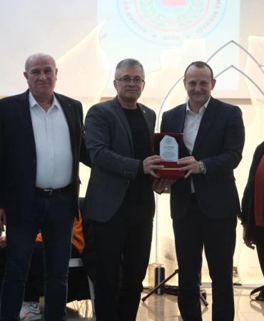 ÇİFTLİKKÖY’DE GRUP AYDOS’LA KADINLAR MATİNESİ YAPILDI