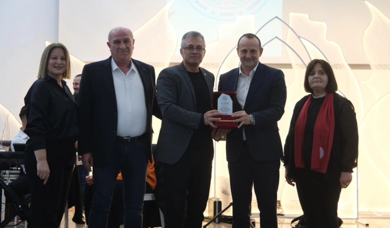 ÇİFTLİKKÖY’DE GRUP AYDOS’LA KADINLAR MATİNESİ YAPILDI