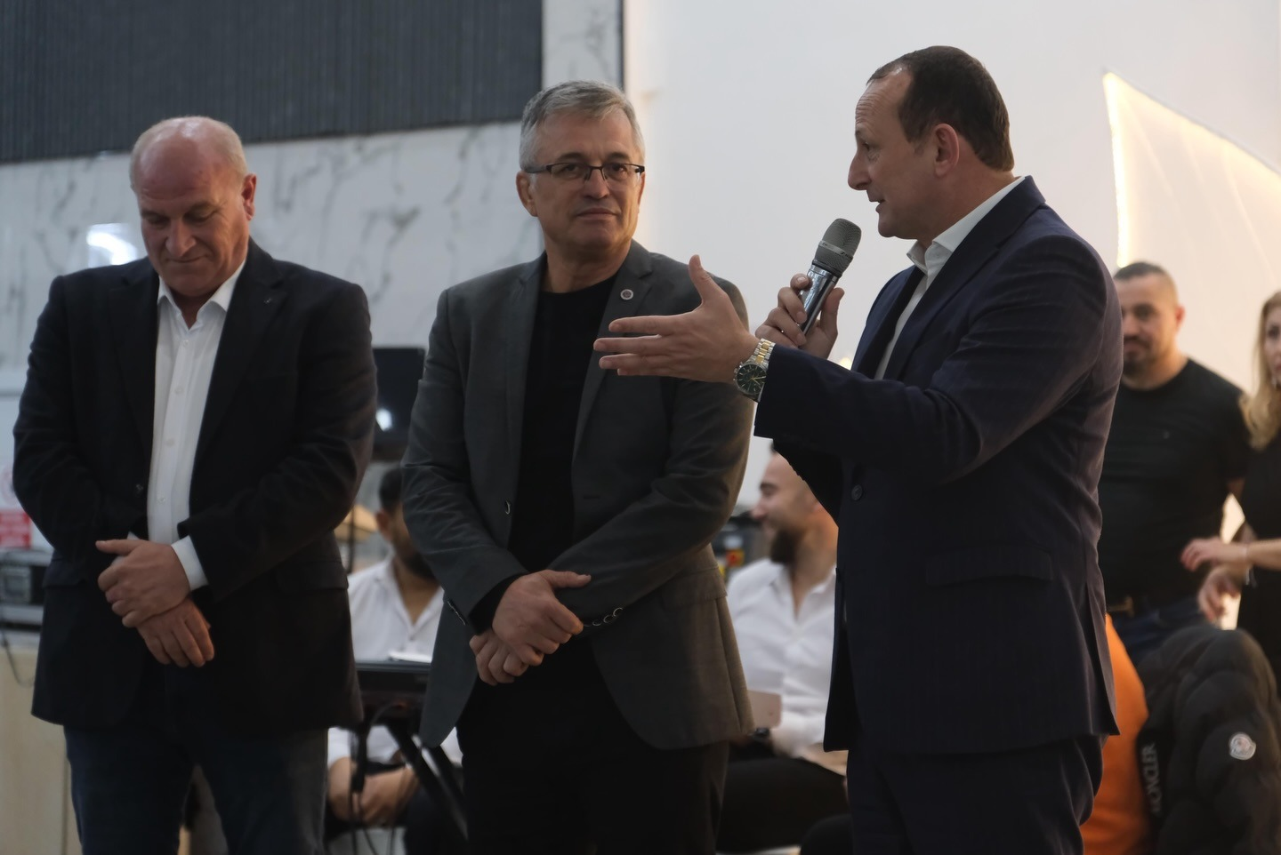 ÇİFTLİKKÖY’DE GRUP AYDOS’LA KADINLAR MATİNESİ YAPILDI