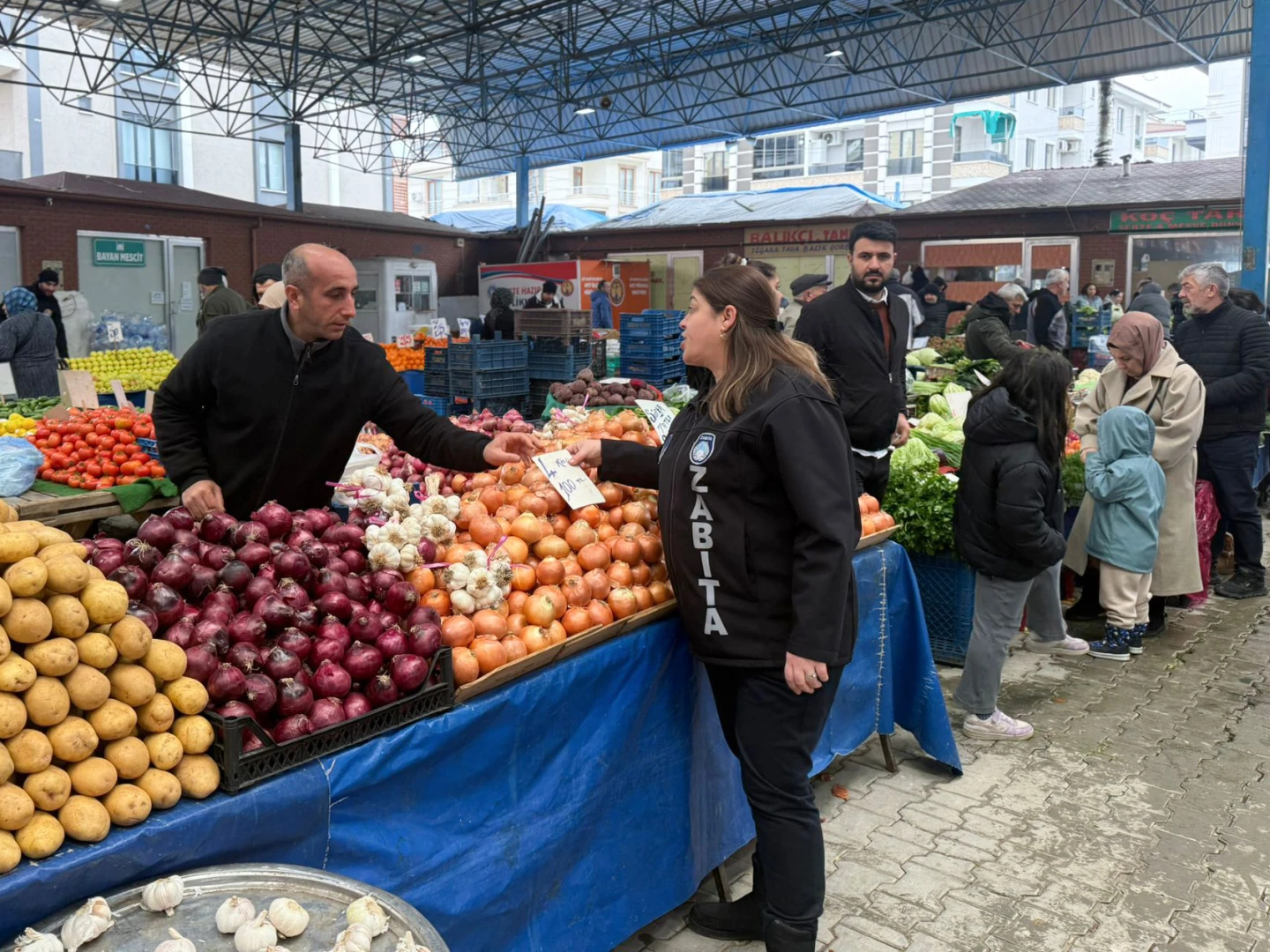 ÇİFTLİKKÖY ZABITASI PAZAR DENETİMLERİNİ SÜRDÜRÜYOR