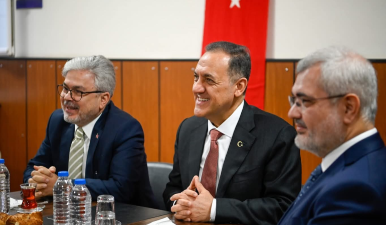 Yalova’da Yeni Eğitim Dönemine Anlamlı Başlangıç: İlk Ders “Bayrak” Temasıyla Yapıldı