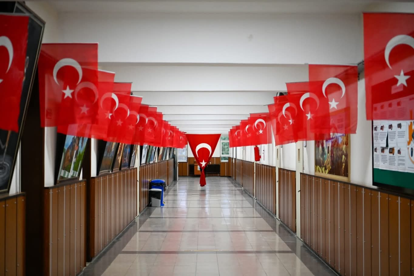 Yalova’da Yeni Eğitim Dönemine Anlamlı Başlangıç: İlk Ders “Bayrak” Temasıyla Yapıldı