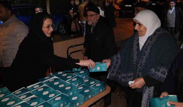 Altınova’da Berat Kandili Maneviyatı Camilerde Yaşandı