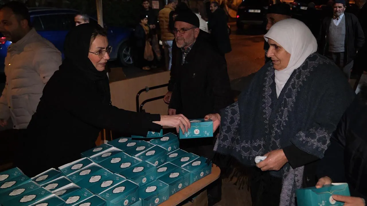 Altınova’da Berat Kandili Maneviyatı Camilerde Yaşandı