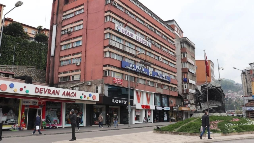 ZONGULDAK’TA BİR DEVRİN SONU: ÇOCUKLARIN “DEVRAN AMCASI” KAPANDI