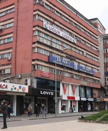 ZONGULDAK’TA BİR DEVRİN SONU: ÇOCUKLARIN “DEVRAN AMCASI” KAPANDI