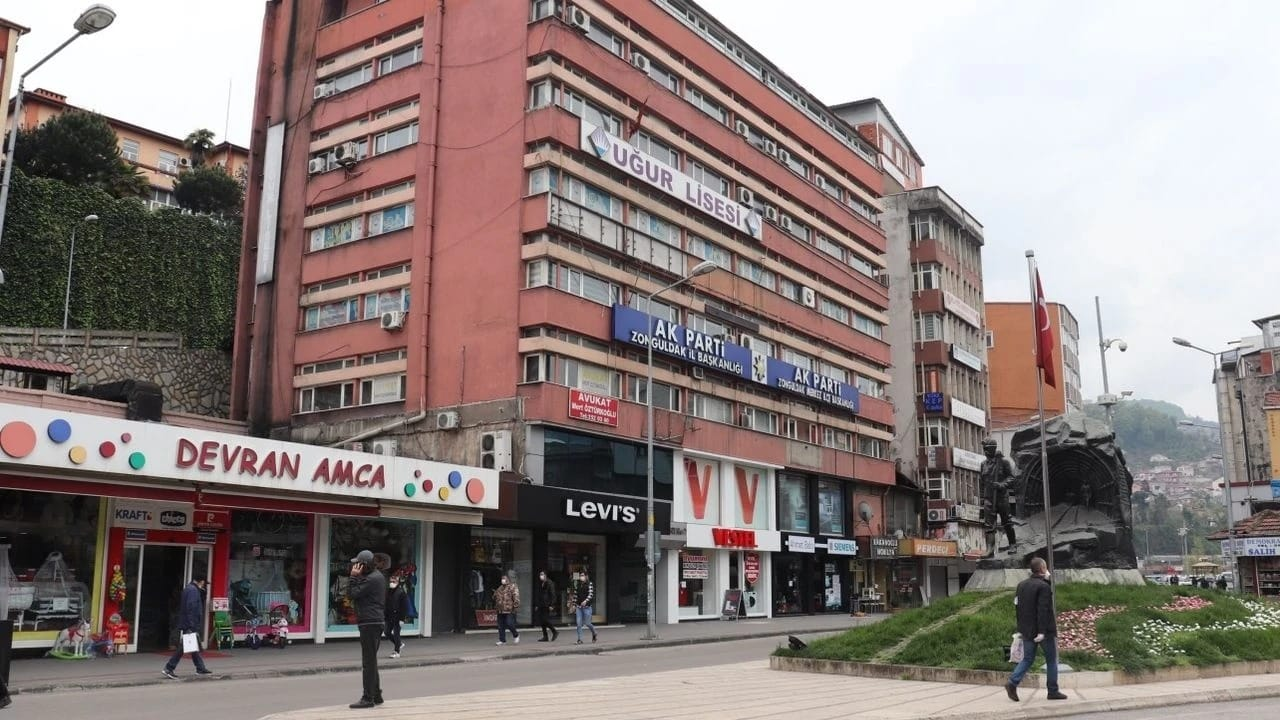 ZONGULDAK’TA BİR DEVRİN SONU: ÇOCUKLARIN “DEVRAN AMCASI” KAPANDI