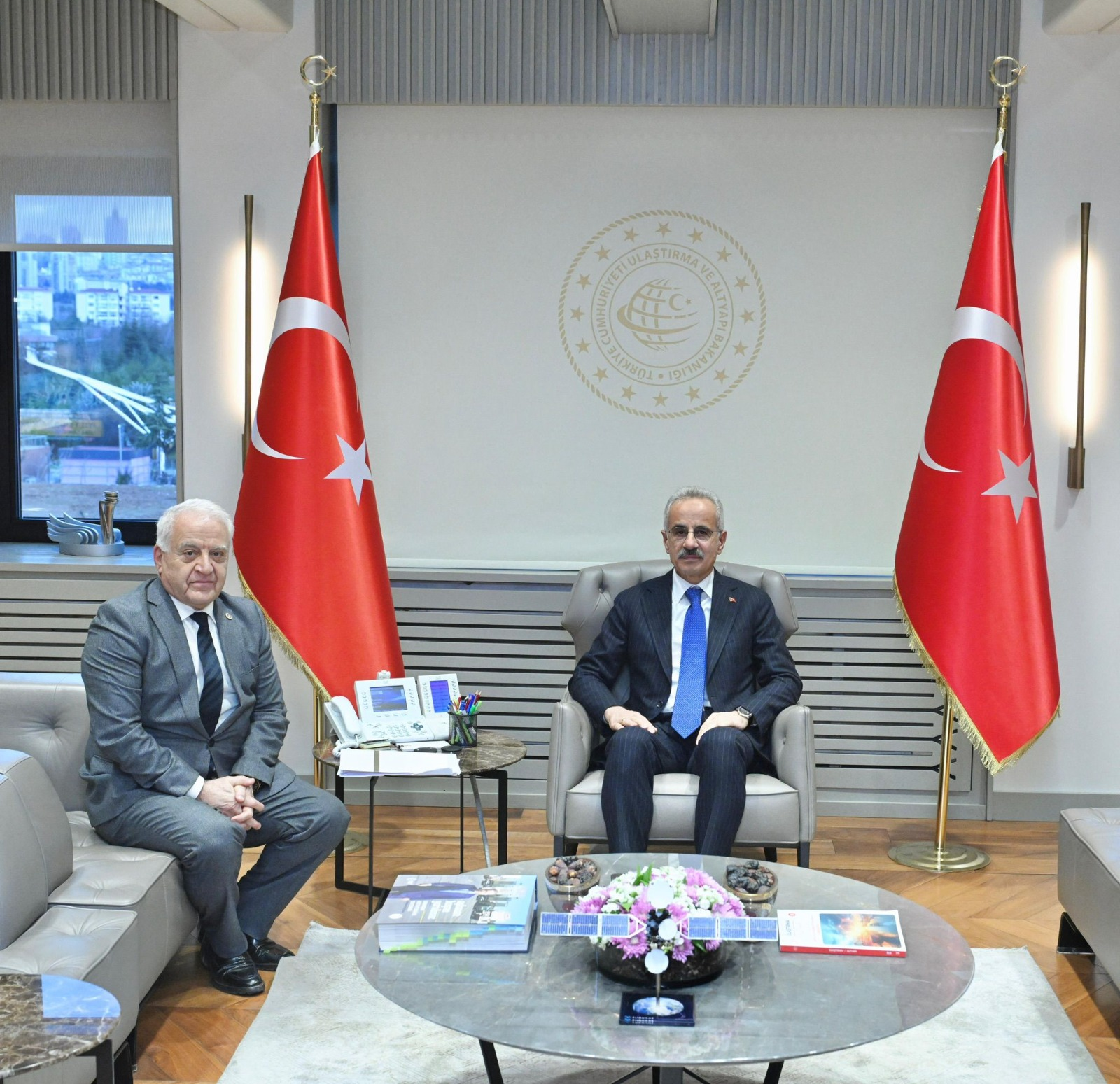 BECAN’DAN ANKARA’DA YALOVA HAMLESİ: ULAŞTIRMA BAKANI URALOĞLU İLE KRİTİK PROJELER MASADA