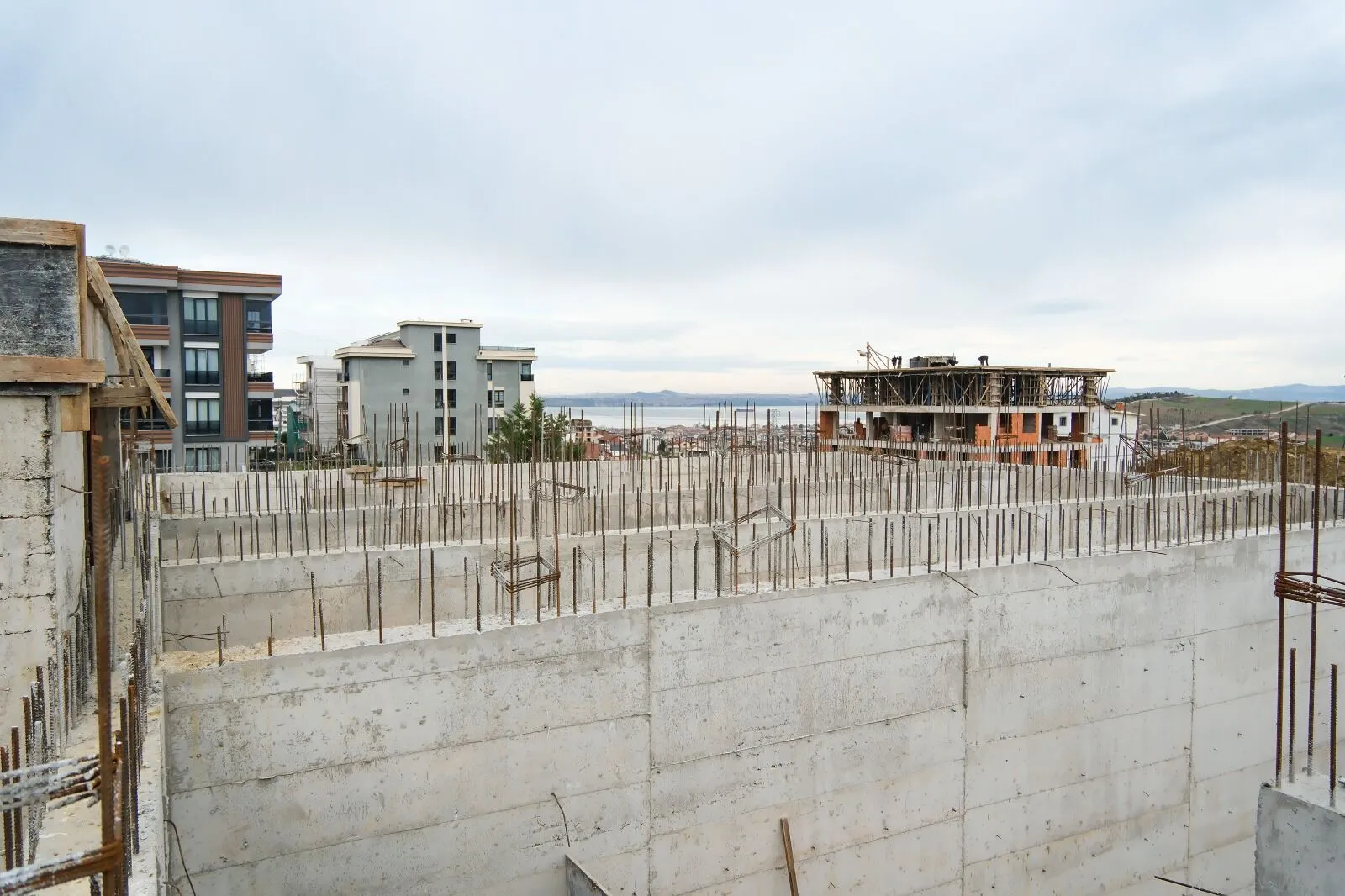 ÇİFTLİKKÖY’DE YENİ SU DEPOSU İNŞAATI SON HIZLA SÜRÜYOR