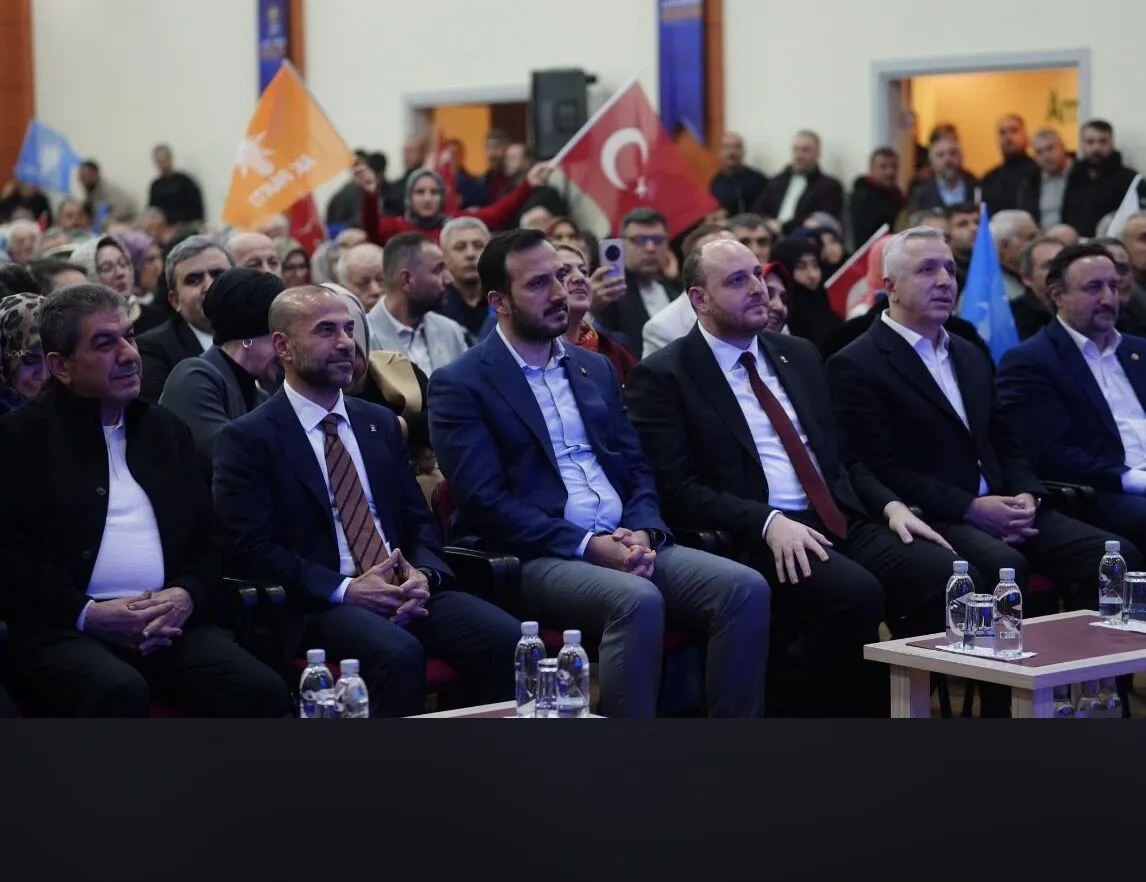 AK Parti Teşkilatları Yalova Armutlu’da Buluştu: İstanbul Esenler Motivasyon Kampı’nda Türkiye Yüzyılı Vurgusu