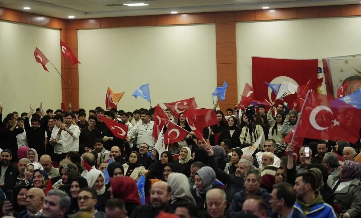 AK Parti Teşkilatları Yalova Armutlu’da Buluştu: İstanbul Esenler Motivasyon Kampı’nda Türkiye Yüzyılı Vurgusu