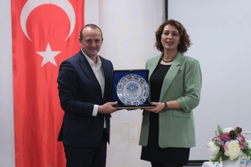 YAZAR ÇİĞDEMOĞLU ÇİFTLİKKÖY’DE OKURLARIYLA BİR ARAYA GELDİ