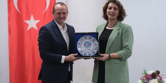 YAZAR ÇİĞDEMOĞLU ÇİFTLİKKÖY’DE OKURLARIYLA BİR ARAYA GELDİ