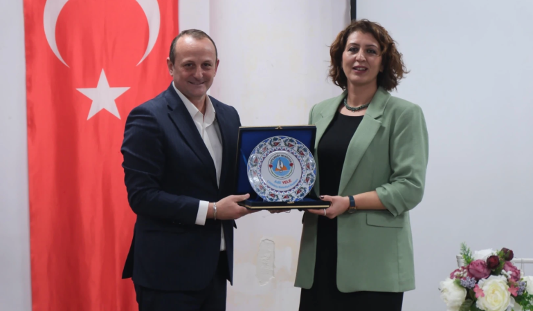 YAZAR ÇİĞDEMOĞLU ÇİFTLİKKÖY’DE OKURLARIYLA BİR ARAYA GELDİ
