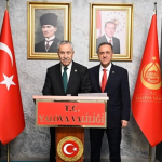 Yalova Valisi Dr. Ahmet Hamdi Usta’ya Bülent Arınç’tan Hayırlı Olsun Ziyareti