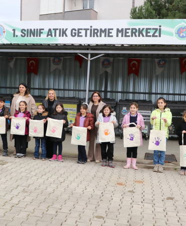 ÇİFTLİKKÖY’DE ÖĞRENCİLER GERİ DÖNÜŞÜMÜ YERİNDE ÖĞRENDİ