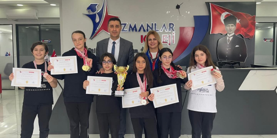 Yalova Uzmanlar Koleji’nden Büyük Gurur: Küçükler Yüzme Takımı 20 Madalya ile İl İkincisi Oldu