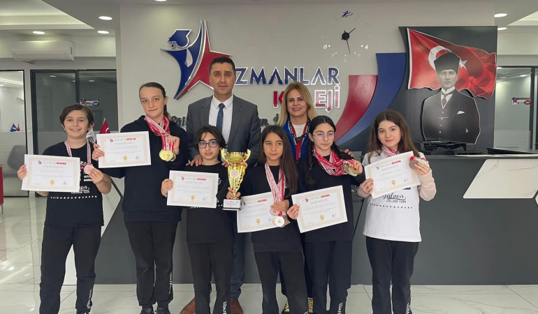 Yalova Uzmanlar Koleji’nden Büyük Gurur: Küçükler Yüzme Takımı 20 Madalya ile İl İkincisi Oldu