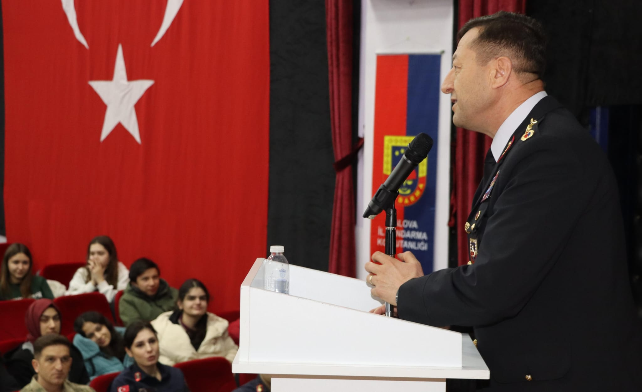 Jandarma ve Sahil Güvenlik Akademisi’nden Yalova’da 350 Öğrenciye Kariyer Tanıtımı 4 Jandarma ve Sahil Güvenlik Akademisi’nden Yalova’da 350 Öğrenciye Kariyer Tanıtımı