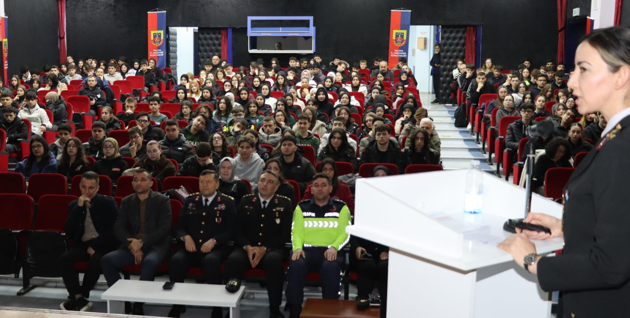Jandarma ve Sahil Güvenlik Akademisi’nden Yalova’da 350 Öğrenciye Kariyer Tanıtımı 5 Jandarma ve Sahil Güvenlik Akademisi’nden Yalova’da 350 Öğrenciye Kariyer Tanıtımı