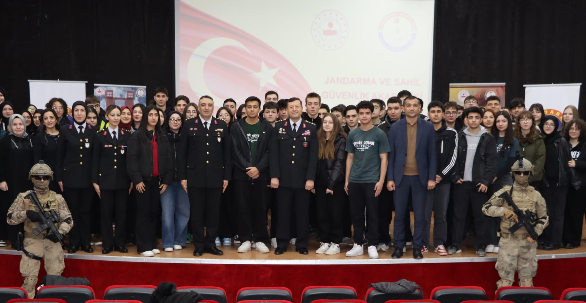 Jandarma ve Sahil Güvenlik Akademisi’nden Yalova’da 350 Öğrenciye Kariyer Tanıtımı 6 Jandarma ve Sahil Güvenlik Akademisi’nden Yalova’da 350 Öğrenciye Kariyer Tanıtımı