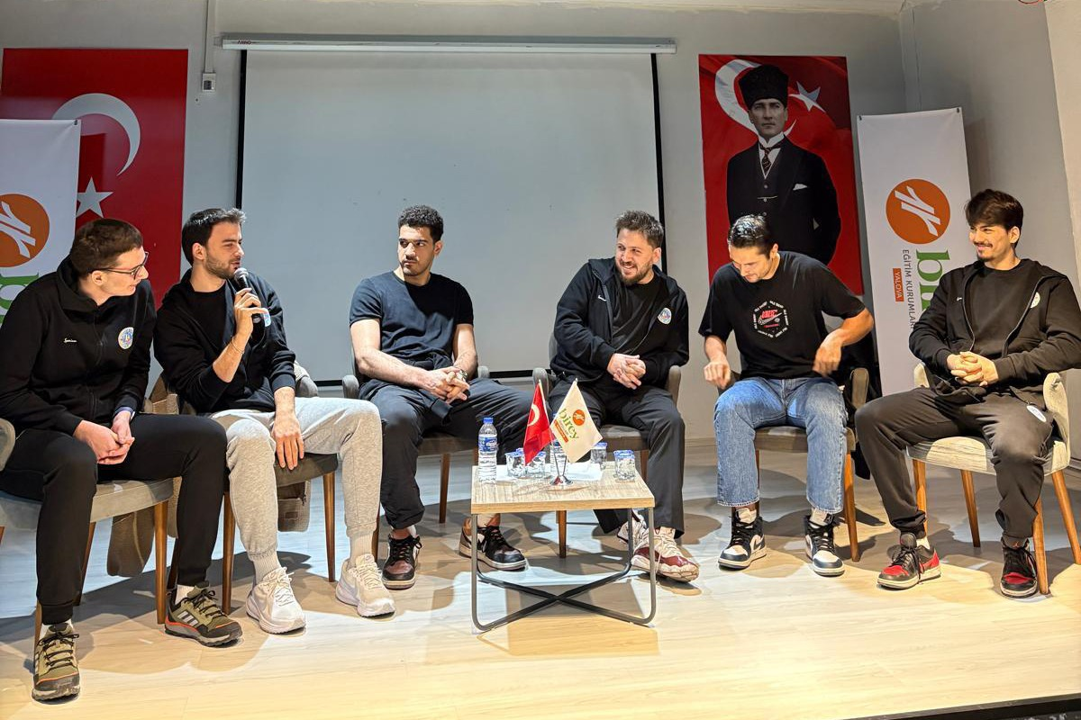 ÇİFTLİKKÖY BASKETBOLCULARI ÖĞRENCİLERLE BULUŞTU