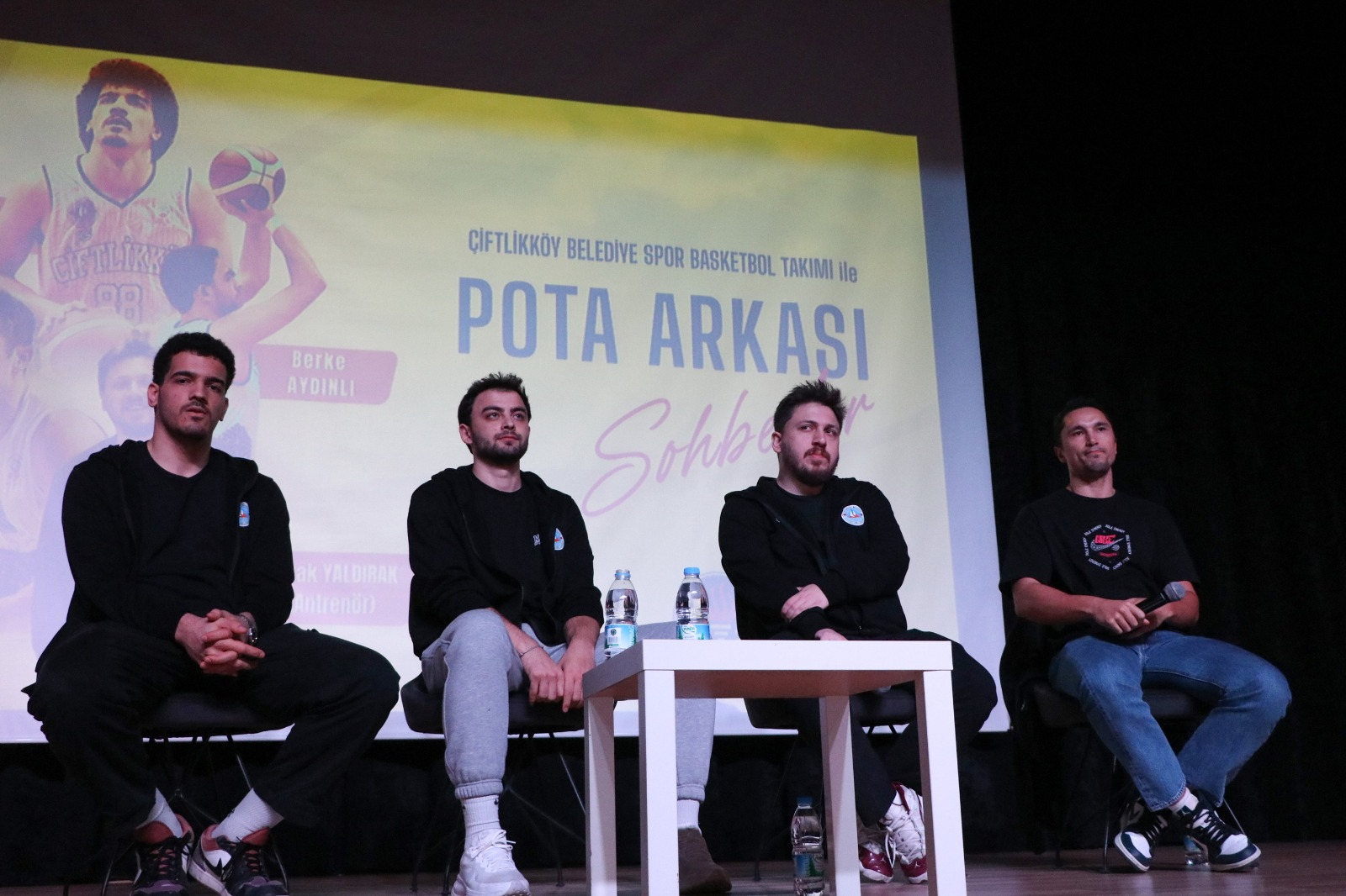 ÇİFTLİKKÖY BASKETBOLCULARI ÖĞRENCİLERLE BULUŞTU