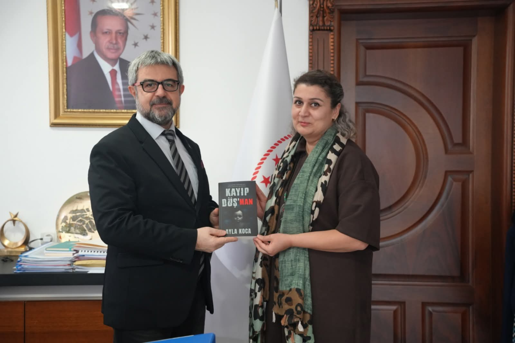 Yalova’da Sağlık ve Edebiyat Buluştu: Hemşire Ayla Koca’dan İl Sağlık Müdürü Kaşıkcı’ya Anlamlı Ziyaret